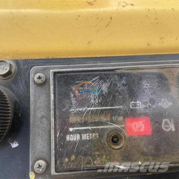 Yanmar C 30 R شاحنات المخلفات الصلبة