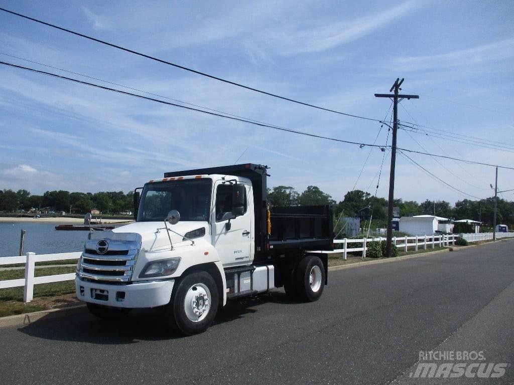 Hino 338 شاحنات قلابة