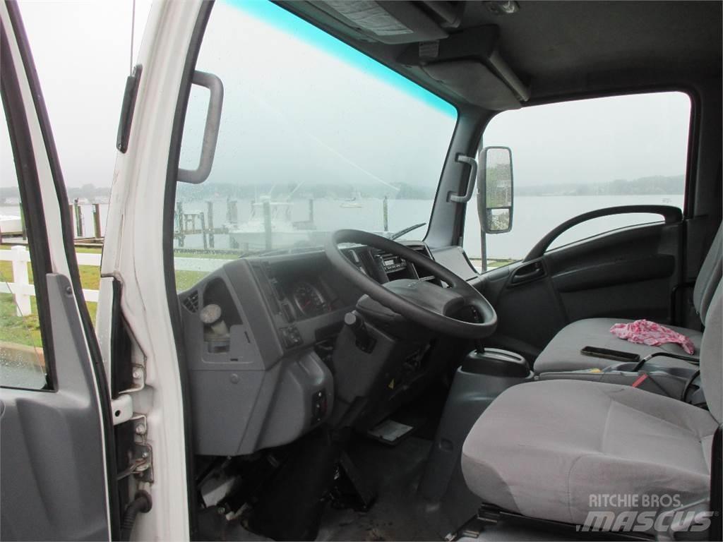 Isuzu NQR شاحنات قلابة