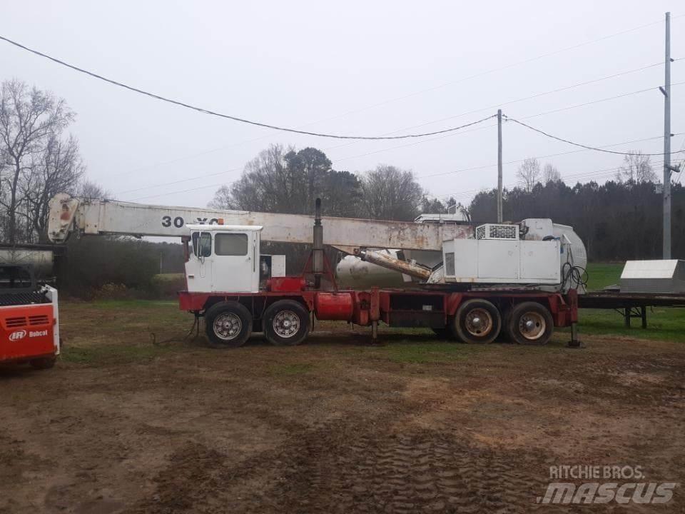 Bucyrus-Erie 30-XC رافعات صالحة لكل أنواع الطرق