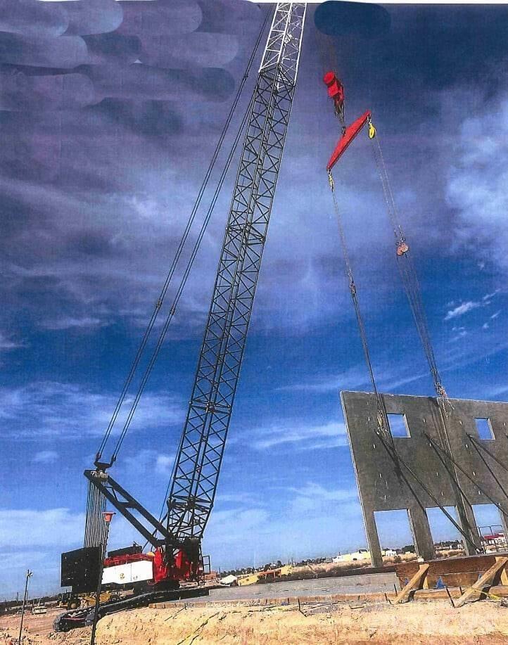 Demag CC 2200 رافعات مجنزرة