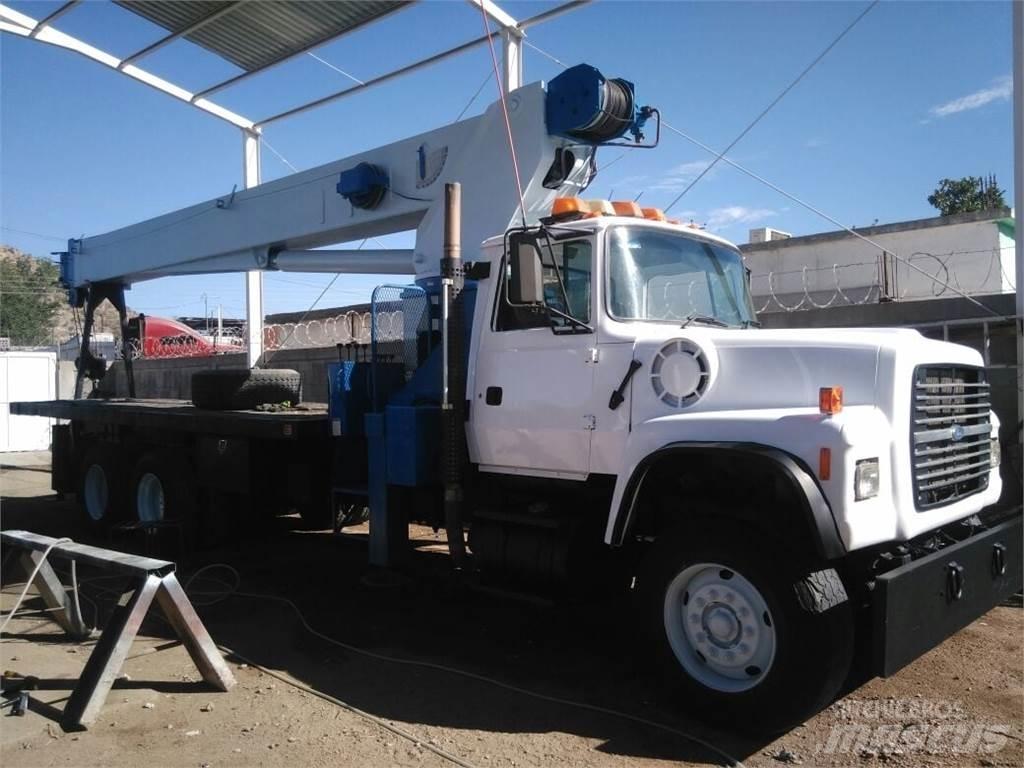 Manitex 30100 شاحنات الرافعات
