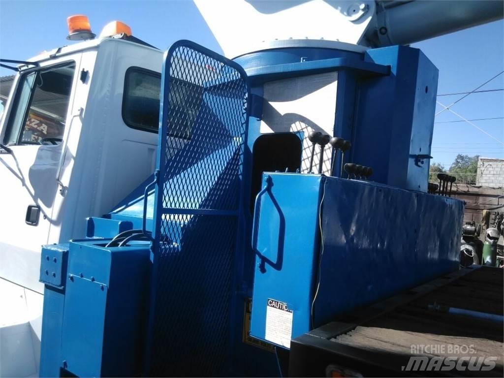 Manitex 30100 شاحنات الرافعات
