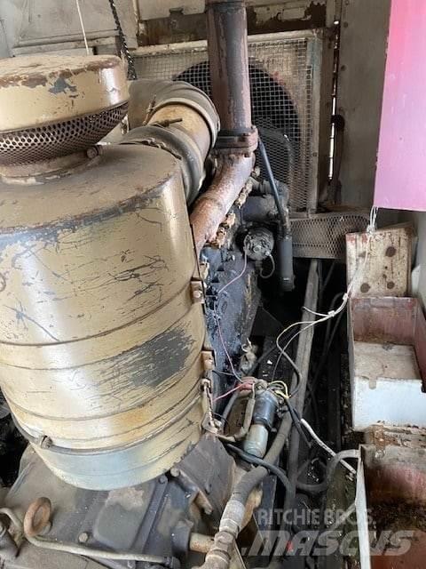 Manitowoc 3900 رافعات مجنزرة