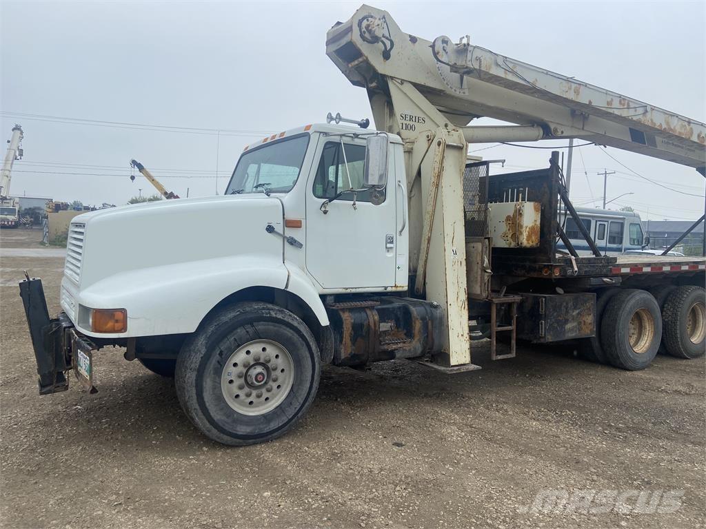 National 1195 شاحنات الرافعات
