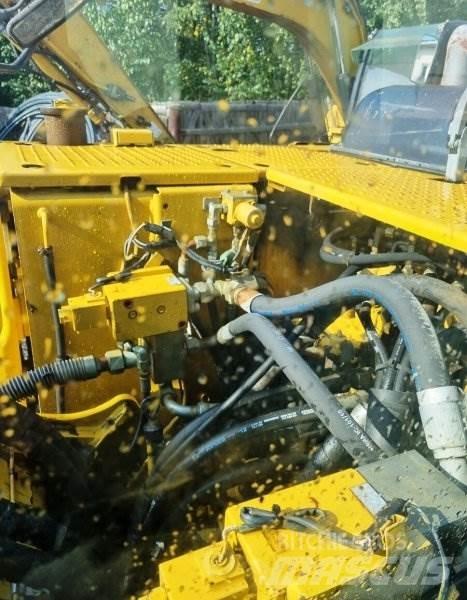 CAT 312 C حفارات زحافة