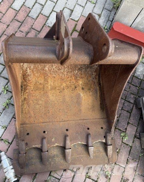 Komatsu WB 97 S لوادر ذات جرافات عكسية