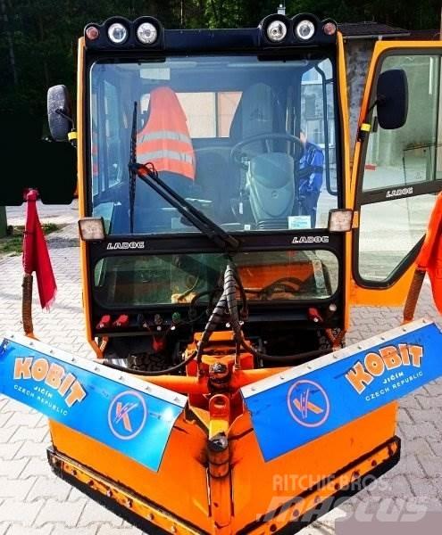 Ladog G 129 +Kobit معدات نشر الرمال والملح