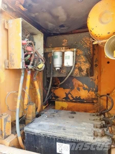 Liebherr R900 B حفارات زحافة