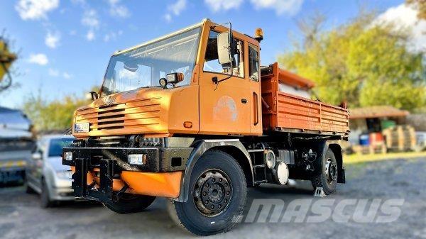 Praga NTS 265 + sypač معدات نشر الرمال والملح