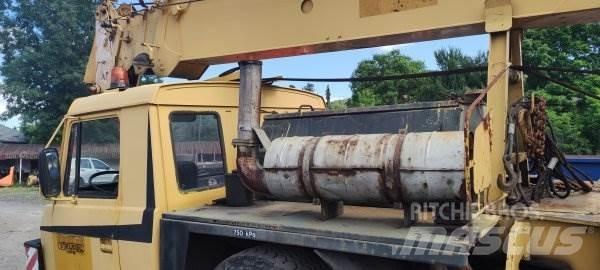 Tatra 815 AD 28 شاحنات الرافعات