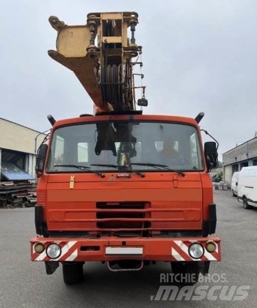 Tatra 815 AD20 T شاحنات الرافعات