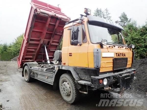 Tatra T815 (8V motor) شاحنات قلابة