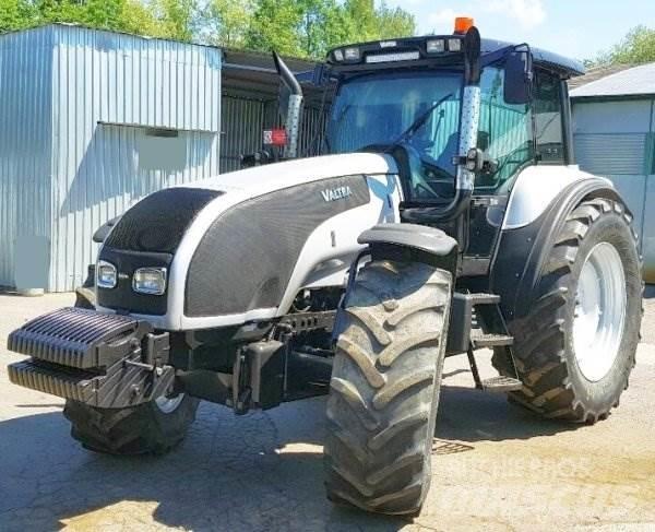 Valtra T190 الجرارات