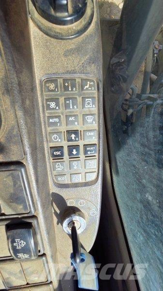 Volvo EW 140 D حفارات بعجل