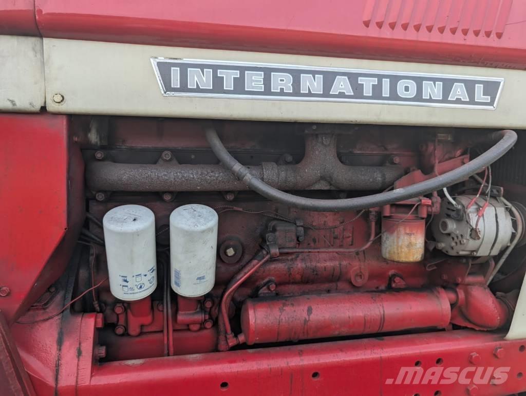International 966 الجرارات