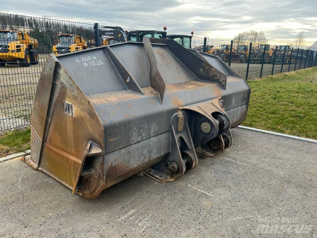 Volvo L 260 H لوادر بعجل