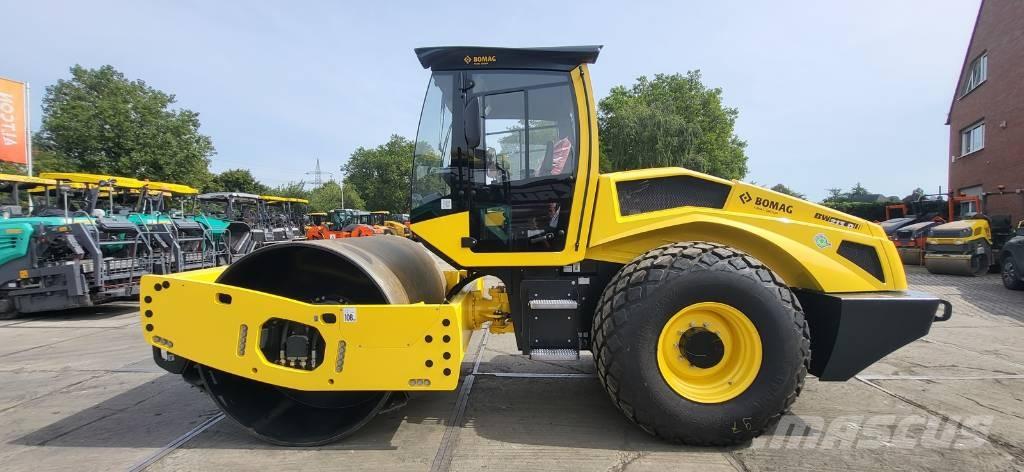Bomag BW 213 D-5 مداحل أحادية الأسطوانة