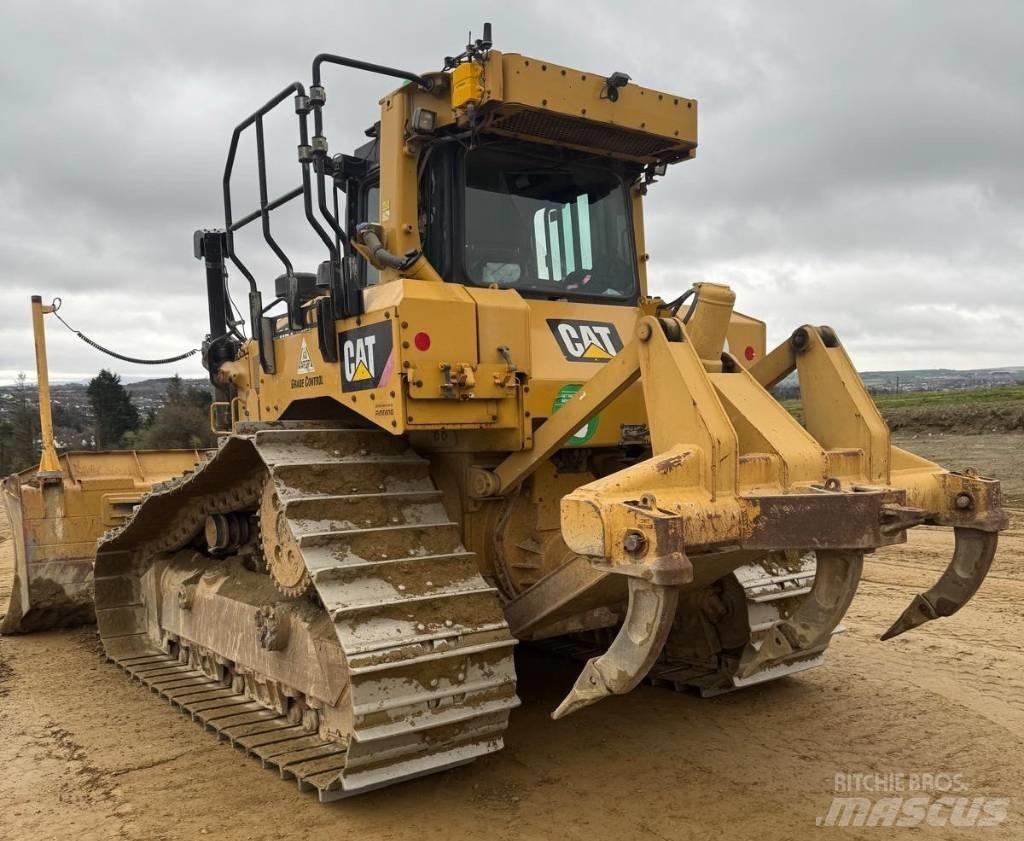 CAT D 6 T LGP بلدوزرات مجنزرة