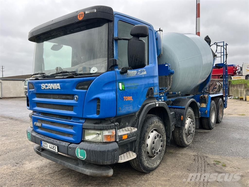 Scania P 380 8X4 شاحنات بمقصورة وهيكل