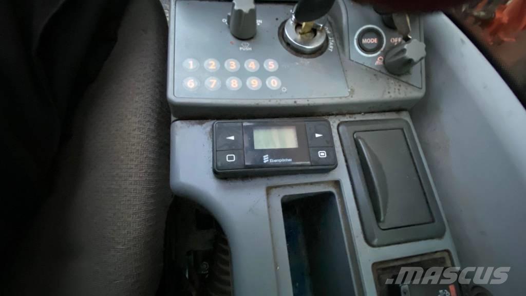 Hitachi ZX 210 LC-6 حفارات زحافة