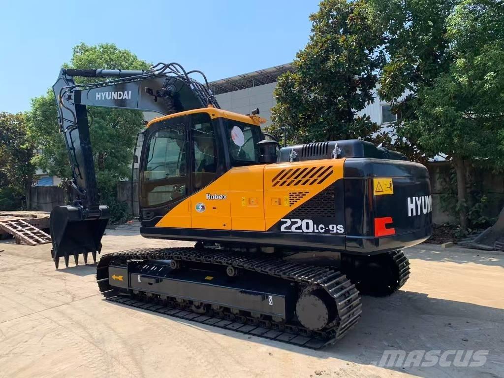 Hyundai R220LC-9S حفارات زحافة