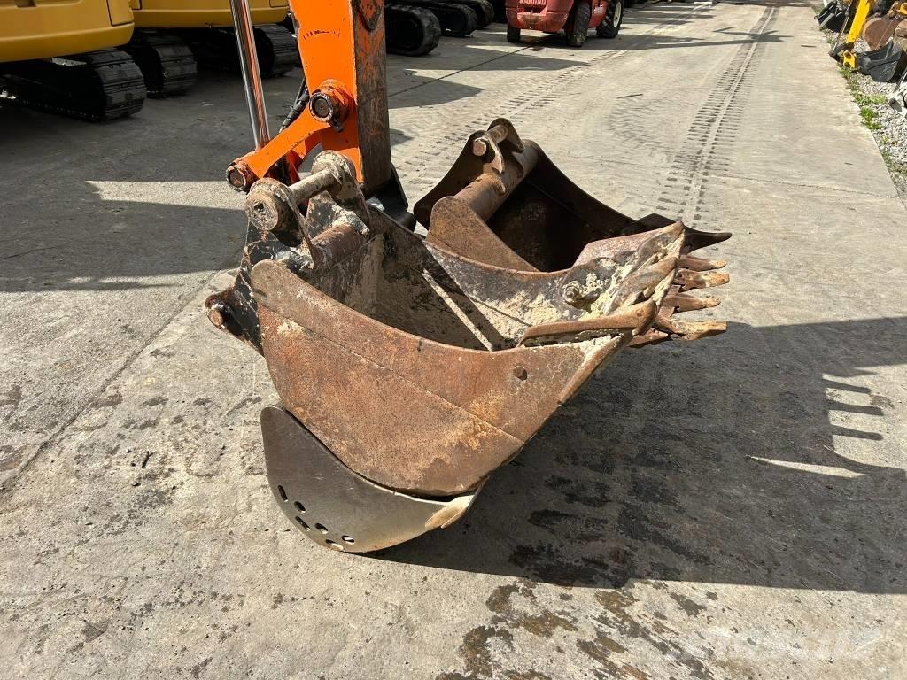 Hitachi ZX 80 SB حفارات وسط 7 طن - 12 طن