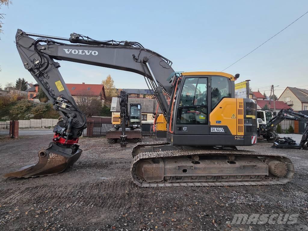 Volvo ECR 235 E حفارات زحافة