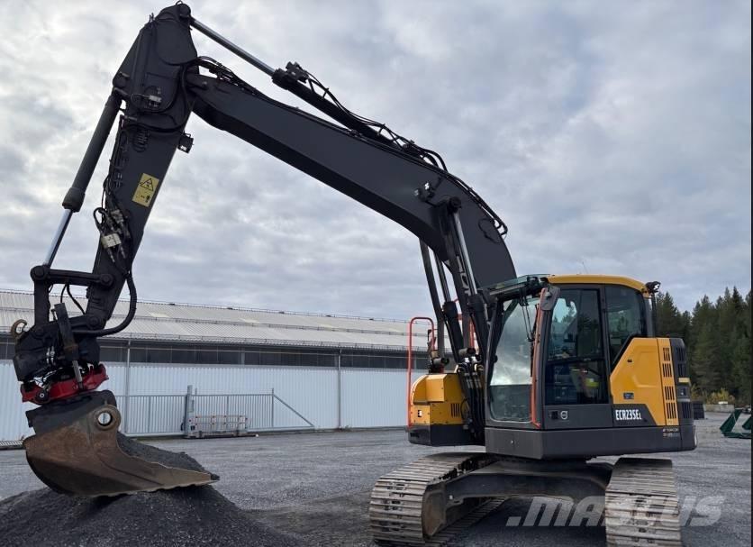 Volvo ECR 235 E حفارات زحافة