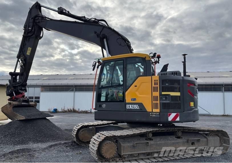 Volvo ECR 235 E حفارات زحافة