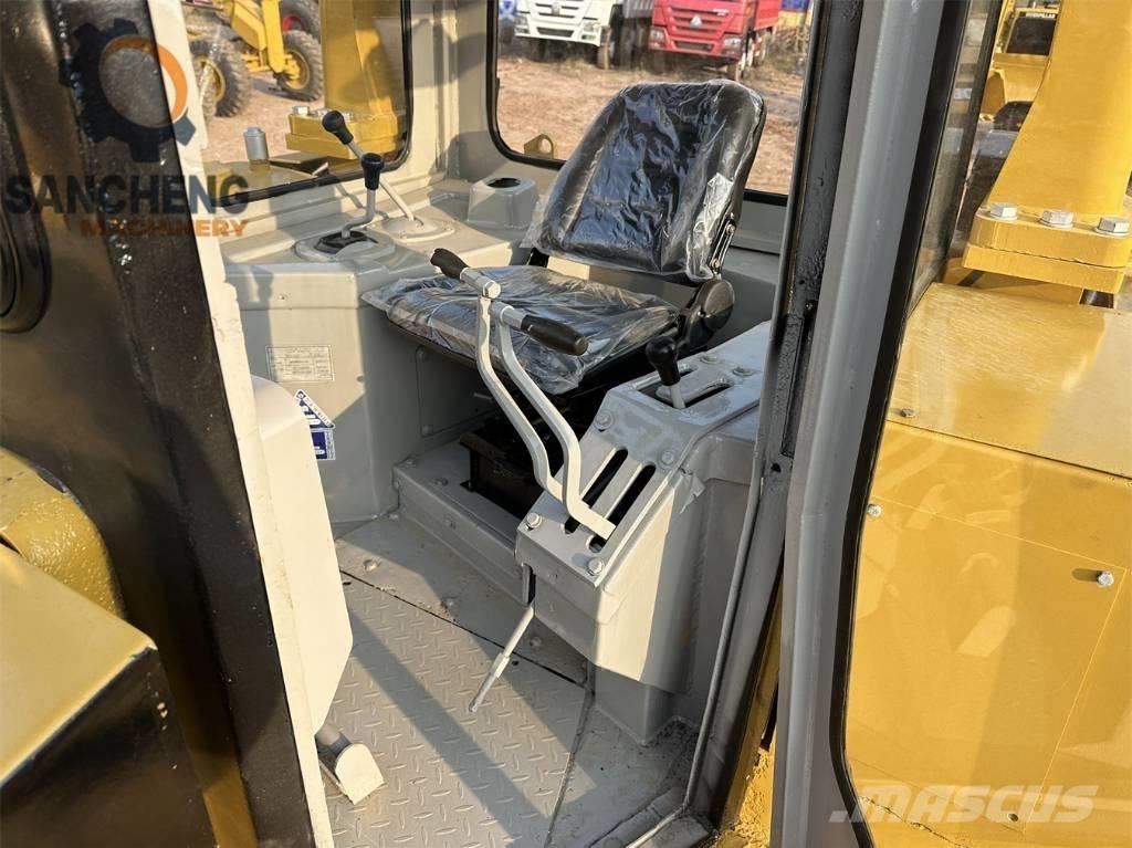 CAT D 7 R بلدوزرات مجنزرة