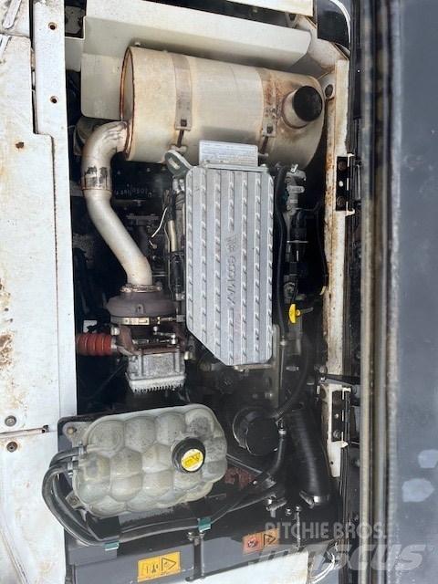JCB JS145LCD حفارات زحافة