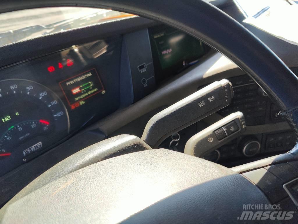 Volvo FH 16 750 شاحنات نقل ألواح الخشب