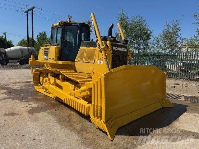Komatsu D65EX-18 بلدوزرات مجنزرة