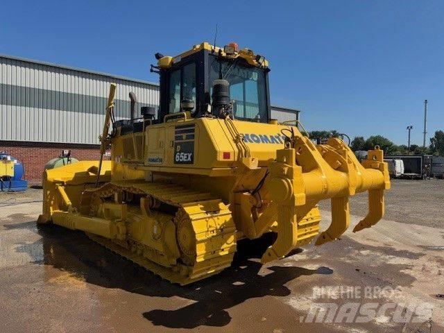 Komatsu D65EX-18 بلدوزرات مجنزرة