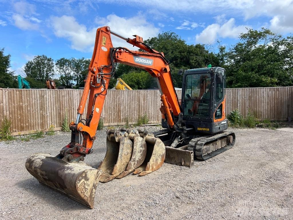 Doosan DX 63-3 حفارات صغيرة أقل من 7 طن (حفارات صغيرة)