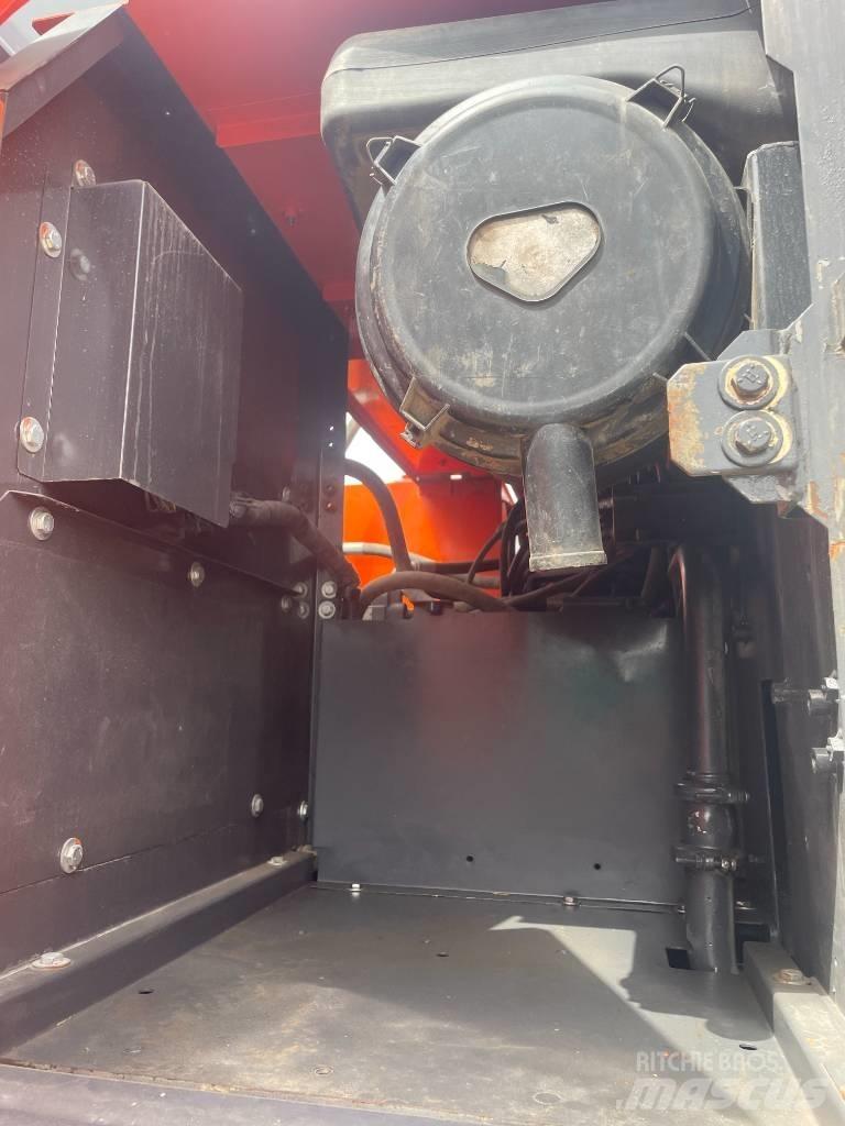 Hitachi ZX 240 حفارات زحافة
