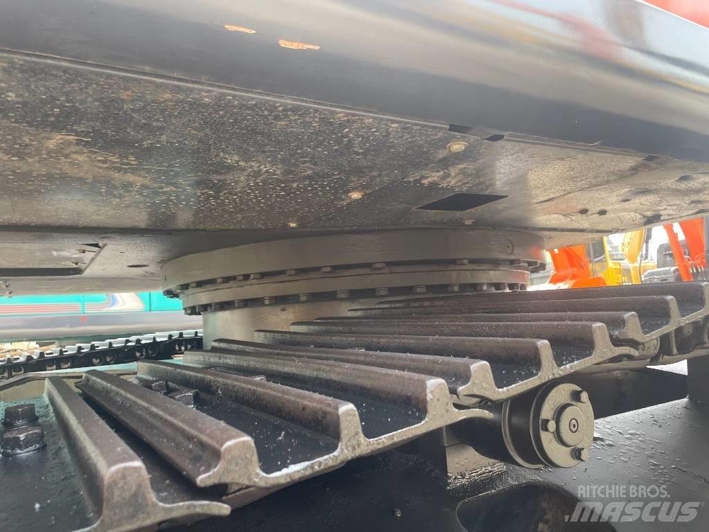 Hitachi ZX 240 حفارات زحافة