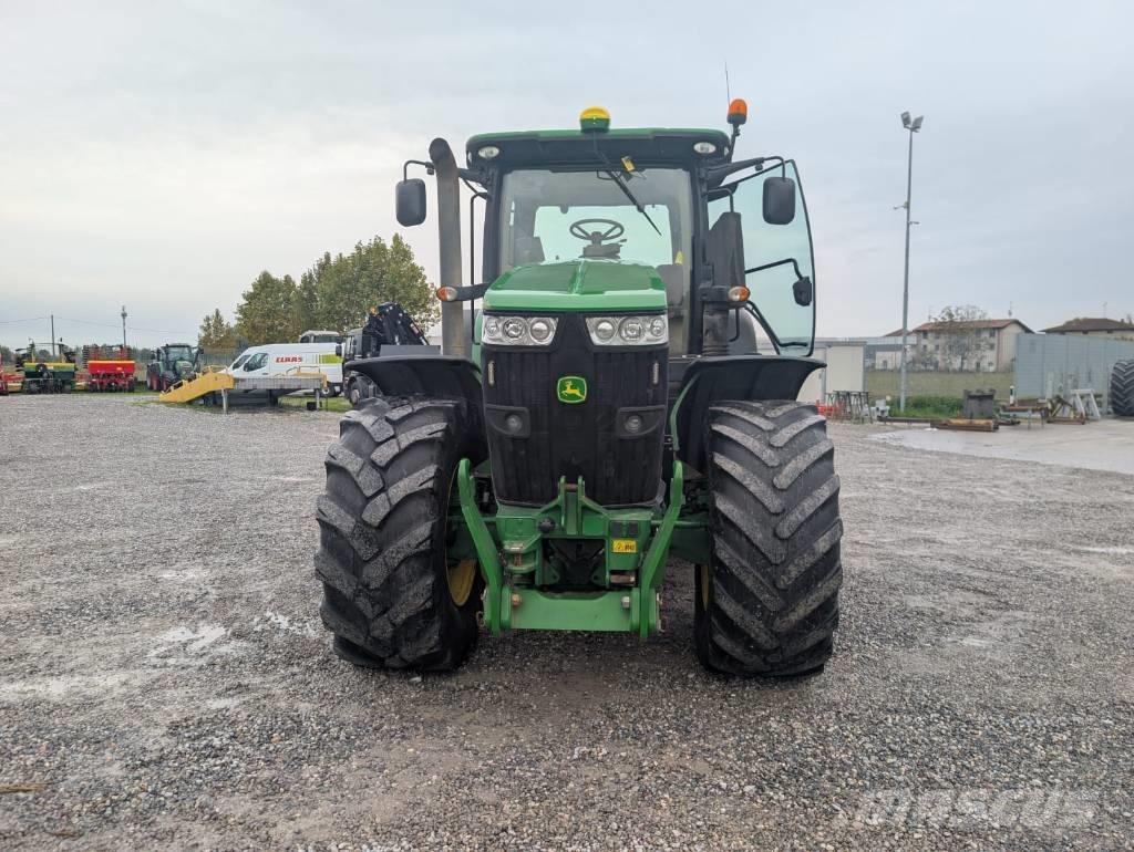 John Deere 7230 R الجرارات