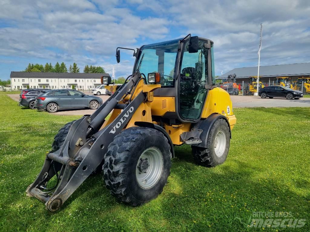 Volvo L25B لوادر انزلاقية التوجيه