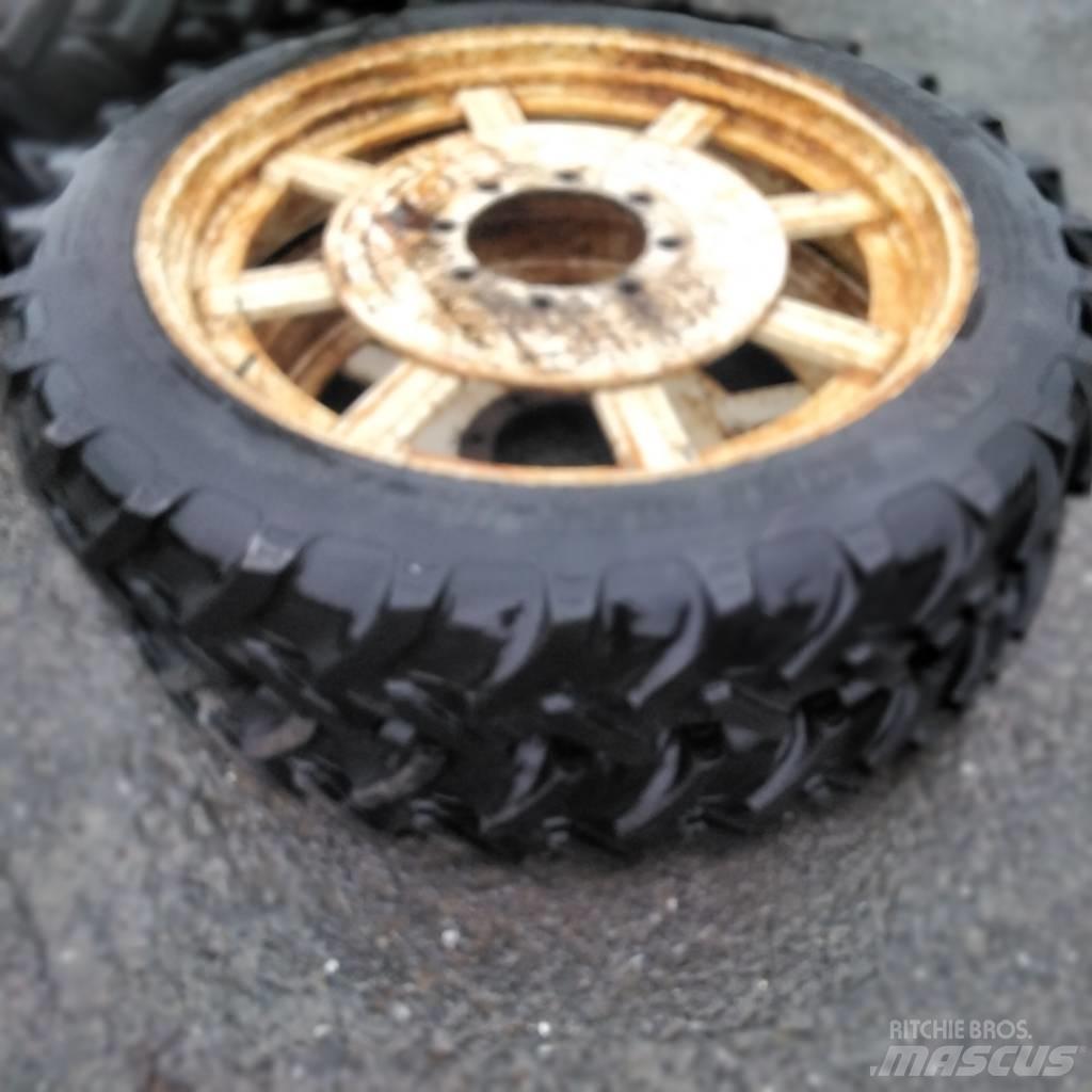 BKT 9.5R36 الإطارات والعجلات والحافات