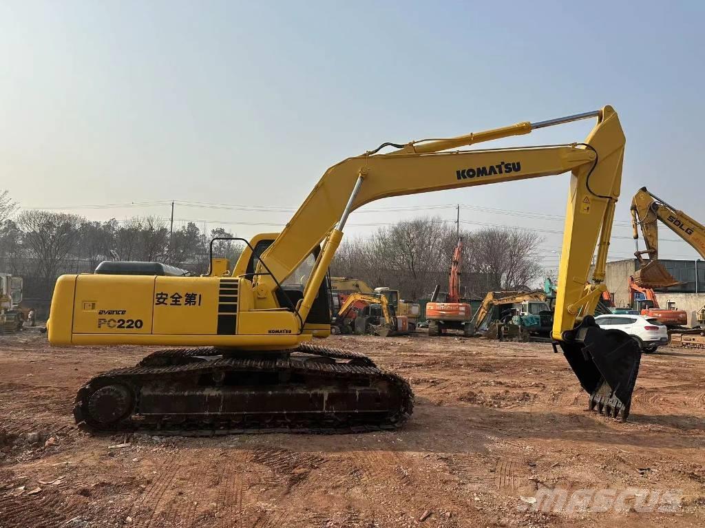 Komatsu PC 220 حفارات زحافة
