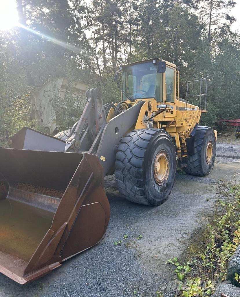 Volvo L 220 D لوادر بعجل