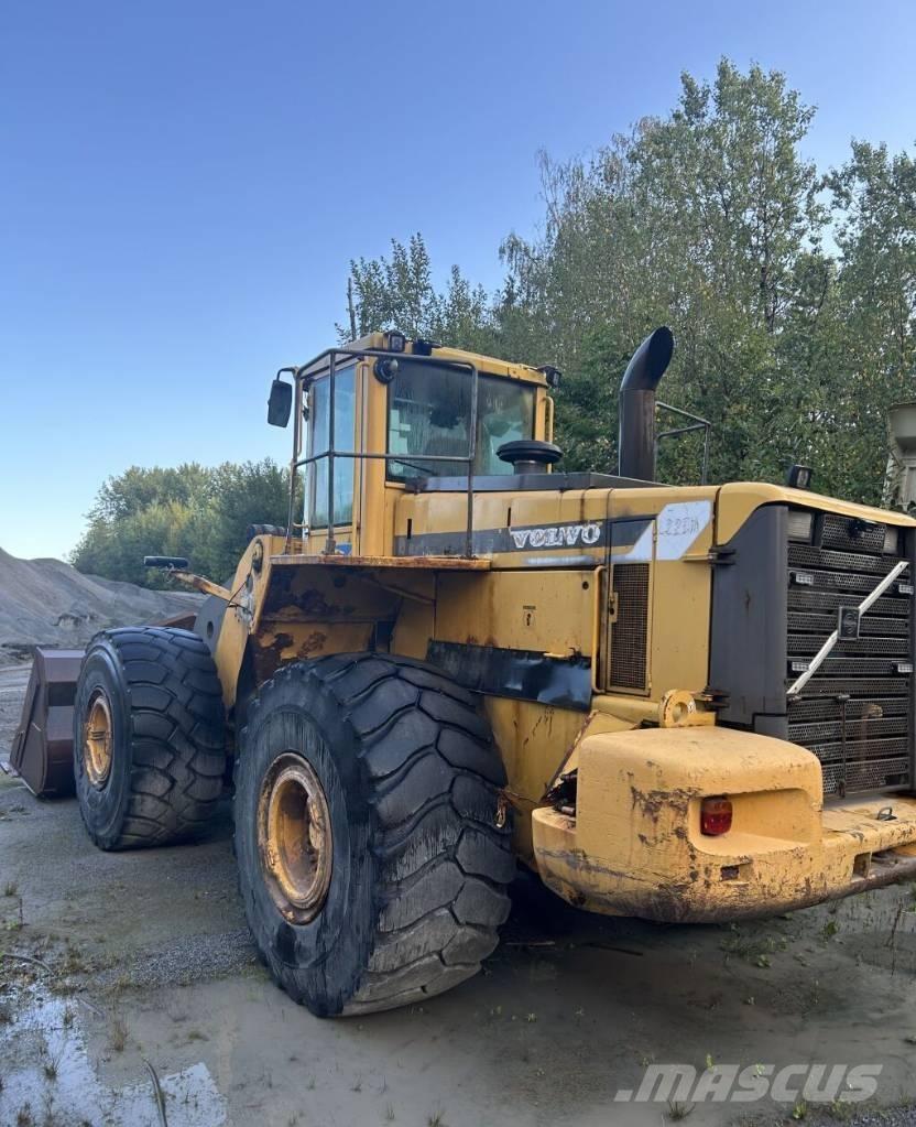 Volvo L 220 D لوادر بعجل