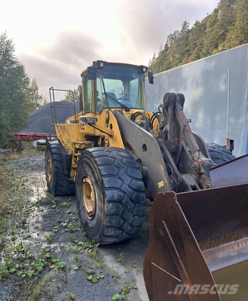 Volvo L 220 D لوادر بعجل