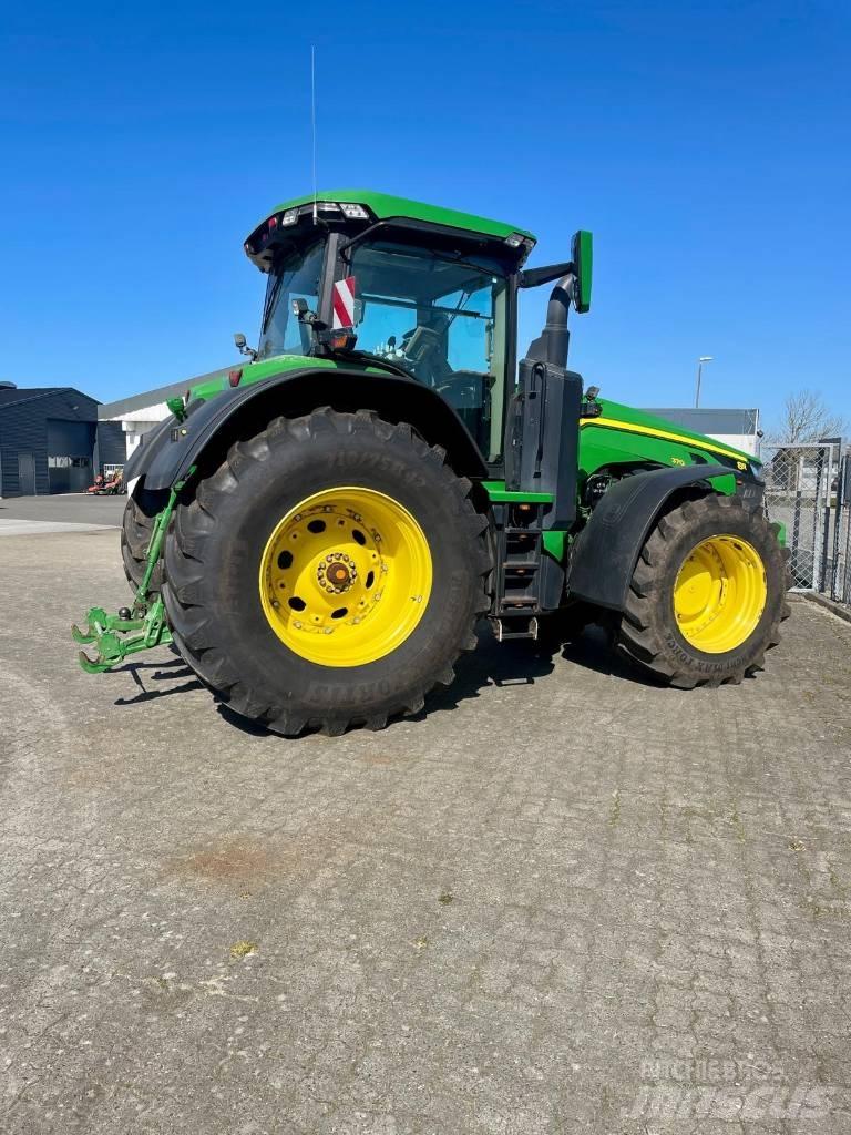 John Deere 8R 370 الجرارات