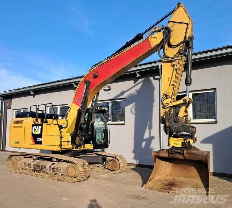 CAT 326 F L حفارات زحافة