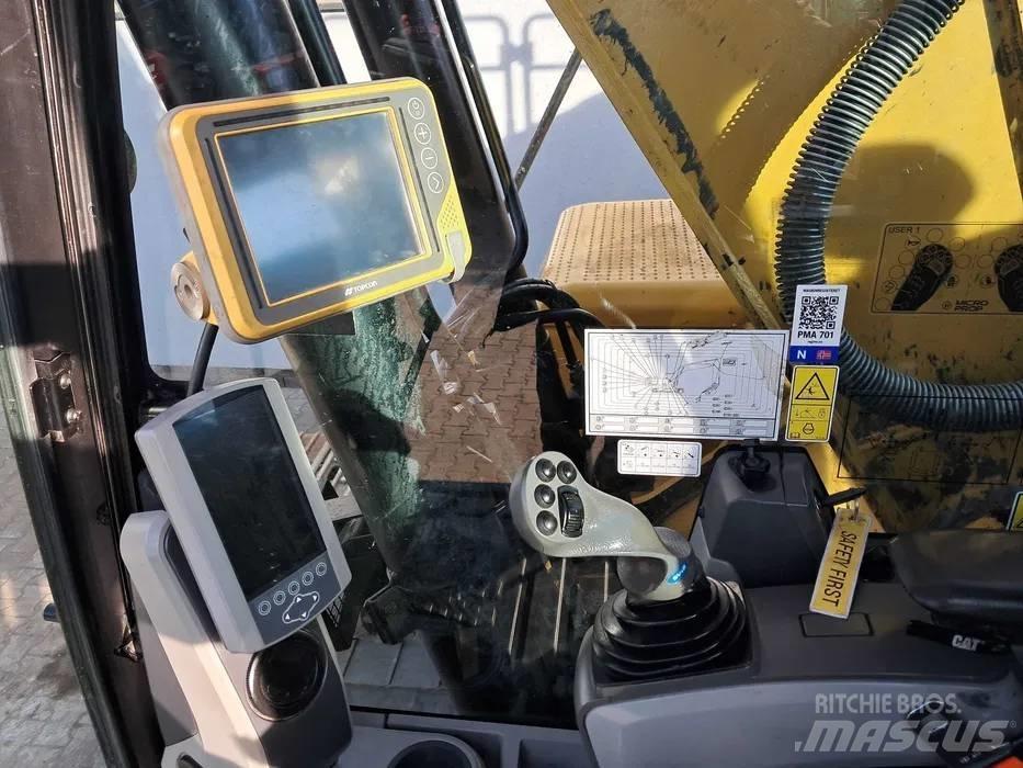 CAT 326 F L حفارات زحافة