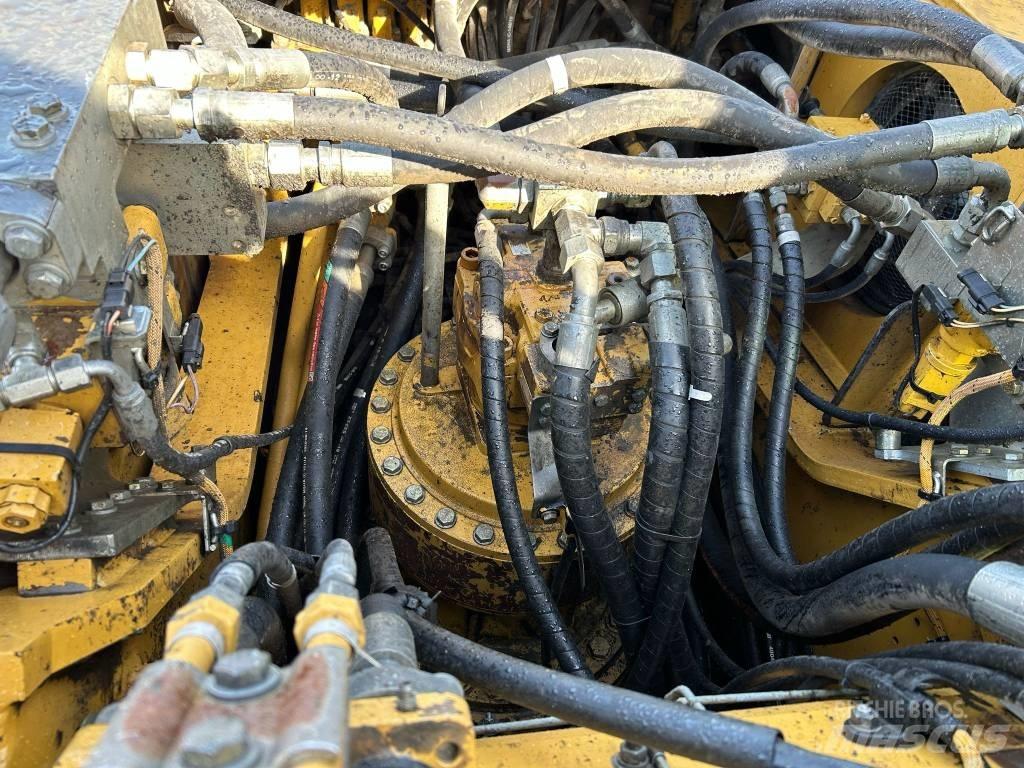 CAT 330 D L حفارات زحافة