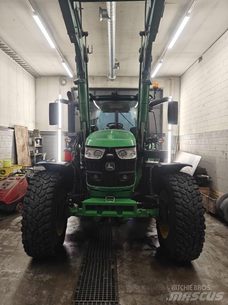 John Deere 6155 R الجرارات